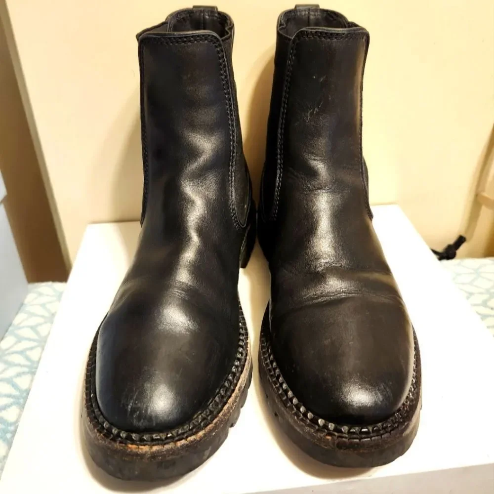 Vince Cecyl Black Leather Water Repellant Pull-on Chelsea Boots Sz. 7.5 Ret $500